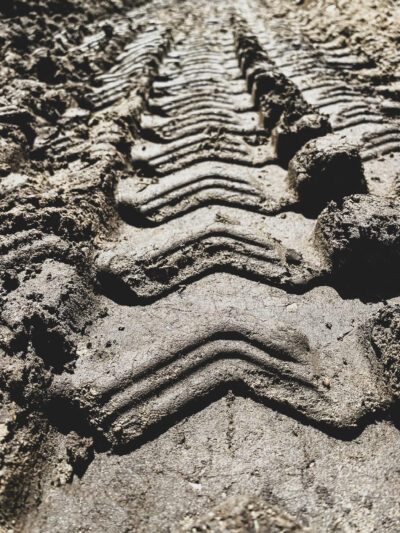 Mud tracks